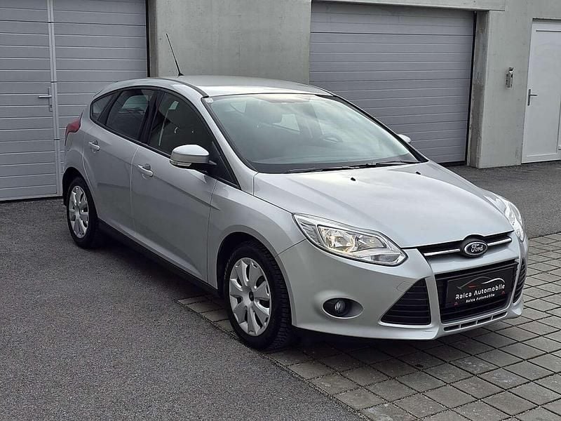 Gebraucht Ford Focus 105 PS (77 kW) 2012 Grau Limousine