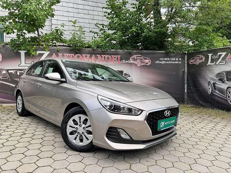Gebraucht Hyundai i30 99 PS (72 kW) 2019 Silber Limousine