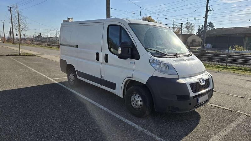 Gebraucht Peugeot Boxer 101 PS (74 kW) 2011 Weiß Van