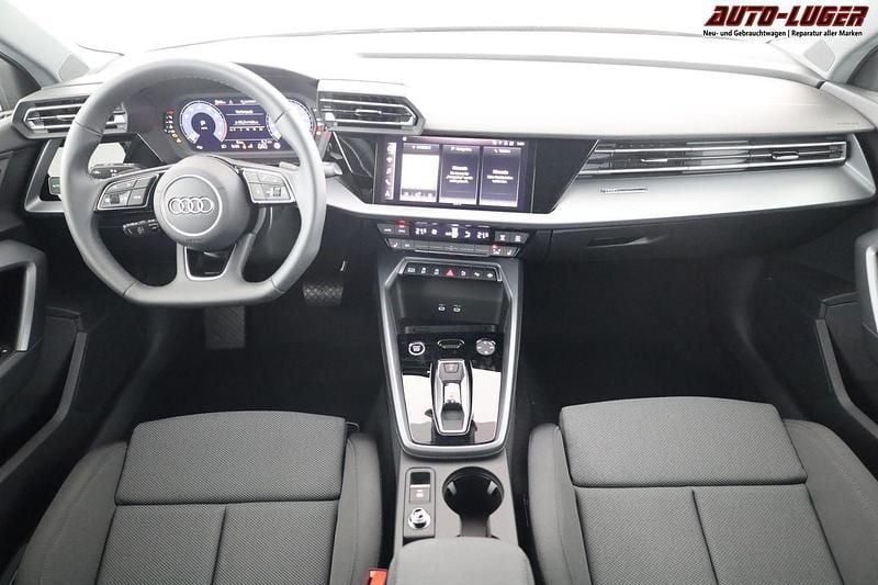 Neu Audi A3 S-Line 150 PS (110 kW) 2025 Distrikt grün metallic Limousine