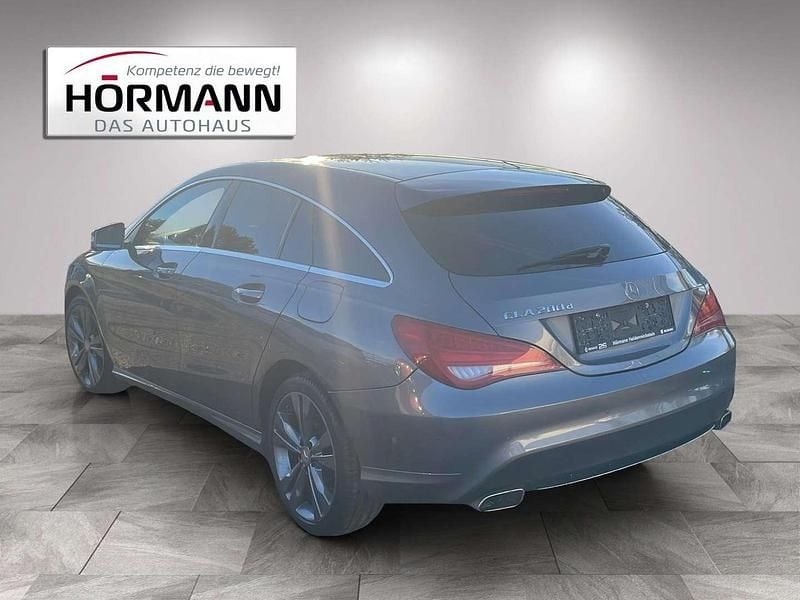 Gebraucht Mercedes CLA200 Shooting Brake 136 PS (100 kW) 2016 Grau Kombi