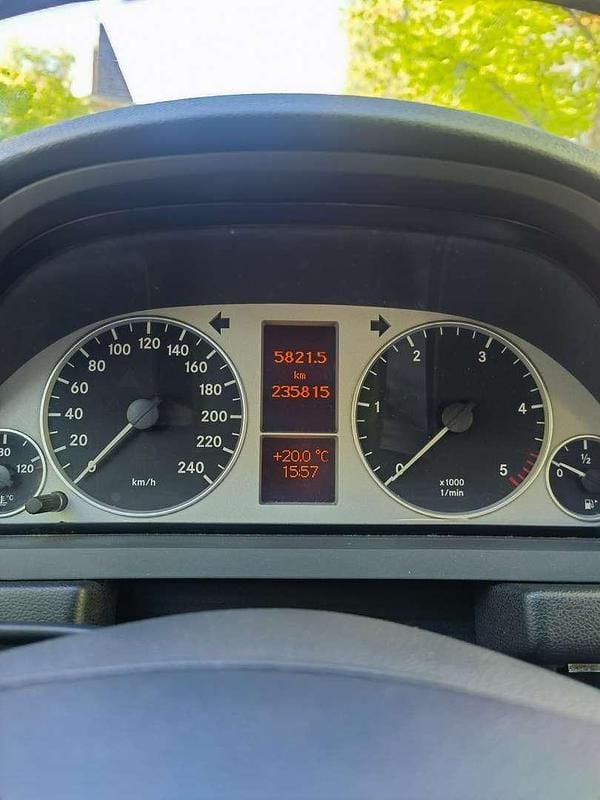 Grau Gebraucht 2009 Mercedes B180 Van / Kleinbus | € 1.400 (Superpreis) - Bild 1/4