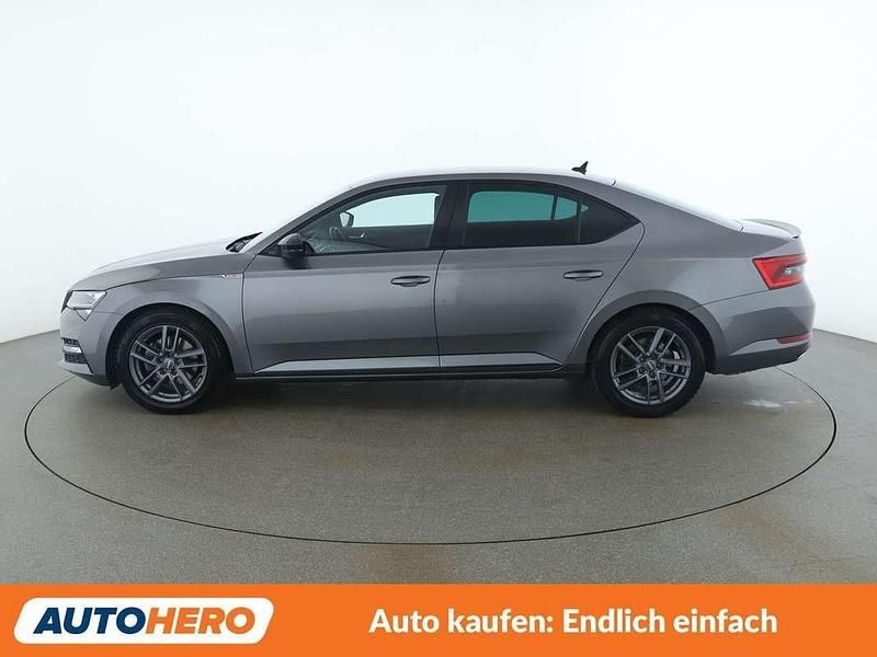 Gebraucht Skoda Superb SportLine 150 PS (110 kW) 2022 Grau Limousine