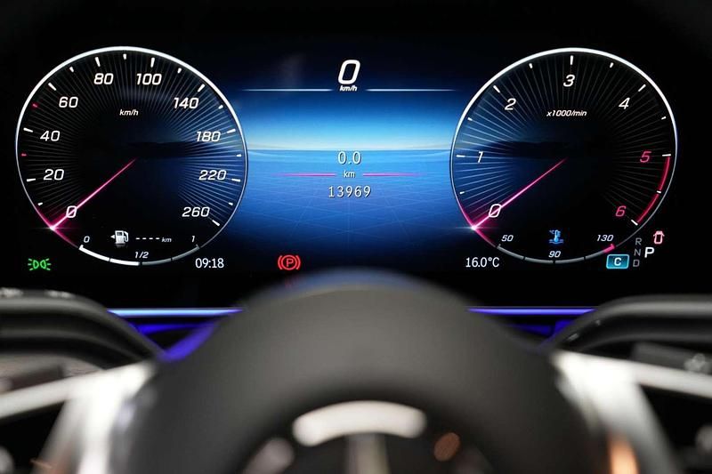 Gebraucht Mercedes V300 Exclusive 237 PS (174 kW) 2025 Schwarz Van / Kleinbus