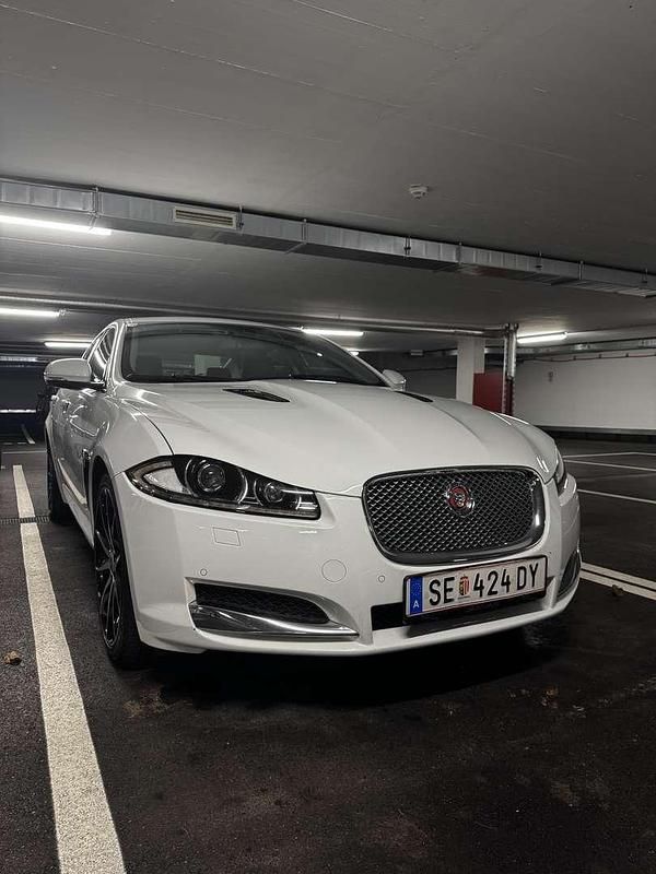 Weiß Gebraucht 2014 Jaguar XF Premium Luxury Limousine | € 14.999 (Etwas zu teuer) - Bild 1/4
