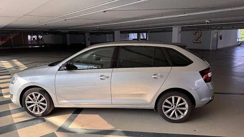 Gebraucht Skoda Rapid Sport 95 PS (69 kW) 2017 Silber Kleinwagen