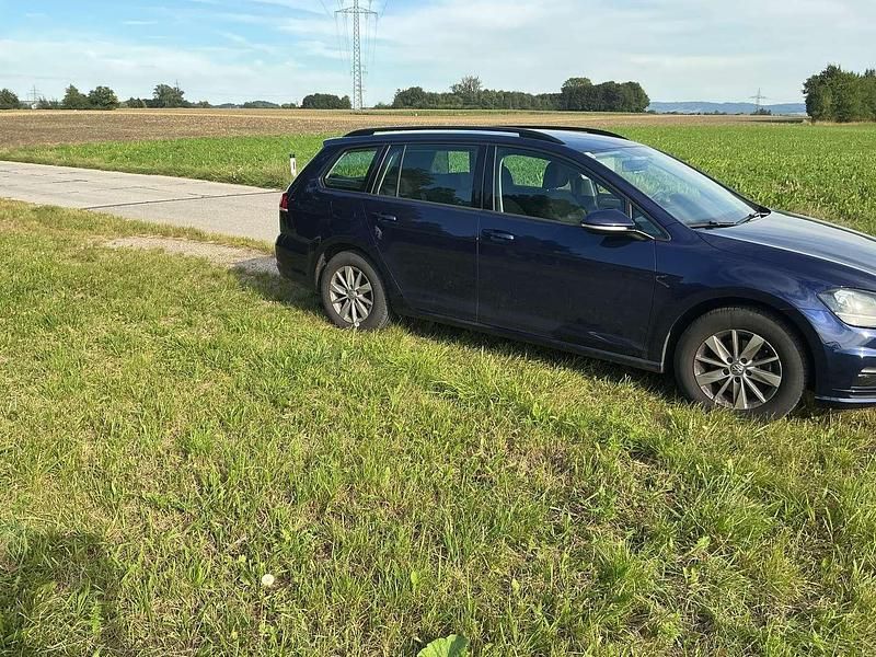 Blau Gebraucht 2018 VW Golf VII Kombi | € 13.900 (Fairer Preis) - Bild 1/4
