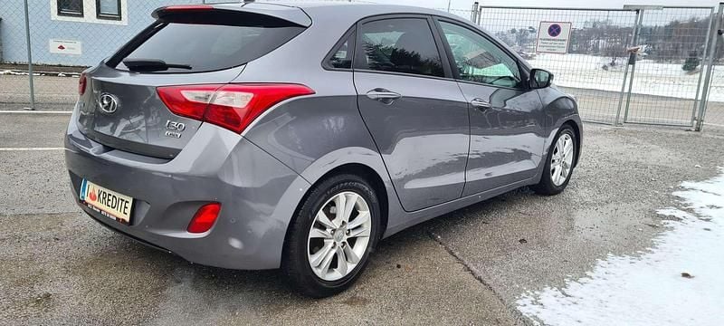 Gebraucht Hyundai i30 90 PS (66 kW) 2013 Grau Limousine
