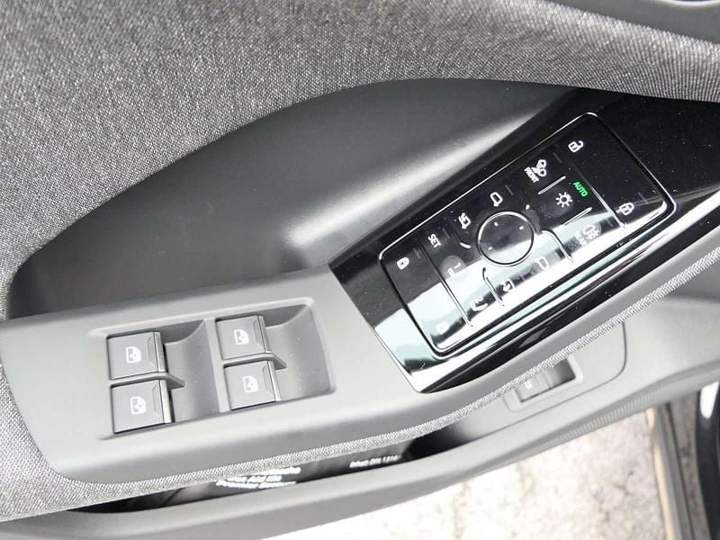 Neu Audi Q6 e-tron Ambiente 284 kW (387 PS) 2025 Schwarz  metallicperleffektno SUV