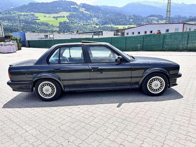 Gebraucht BMW 325 170 PS (125 kW) 1987 Schwarz Limousine