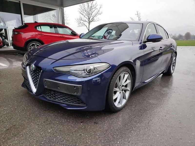Blau Gebraucht 2016 Alfa Romeo Giulia Super Limousine | € 15.900 (Fairer Preis) - Bild 1/4