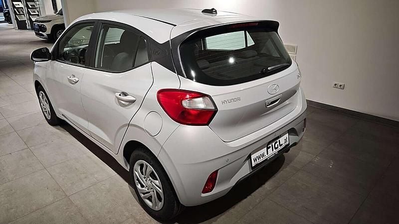Neu Hyundai i10 63 PS (46 kW) 2025 Grau Kleinwagen