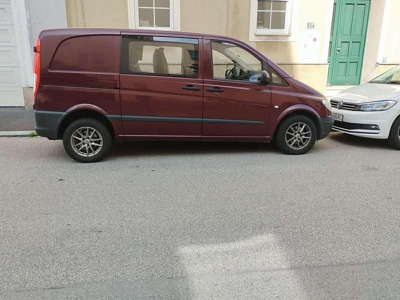 Rot Gebraucht 2010 Mercedes Vito Van | € 8.000 (Fairer Preis) - Bild 1/4