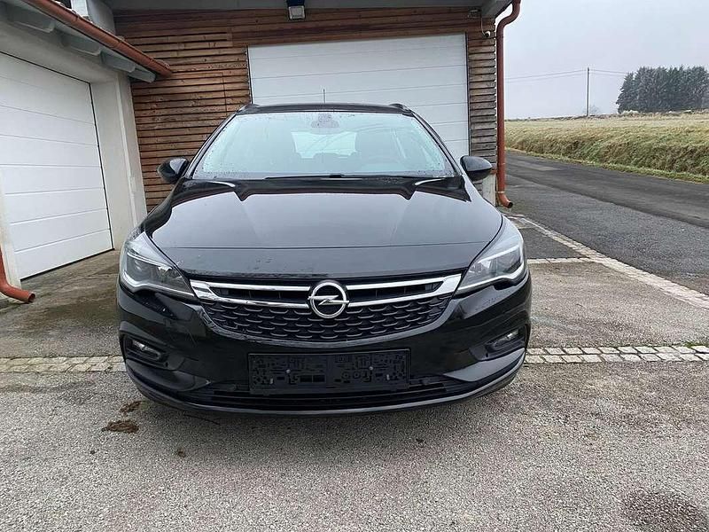 Gebraucht Opel Astra Edition 101 PS (74 kW) 2017 Schwarz Kombi