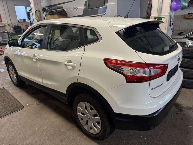 Gebraucht Nissan Qashqai Visia 116 PS (85 kW) 2015 Weiß SUV