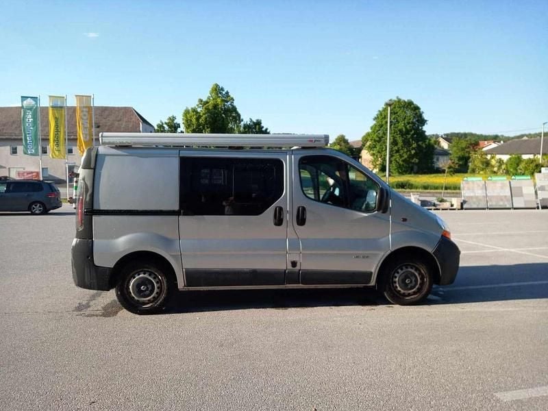Gebraucht Renault Trafic 101 PS (74 kW) 2005 Silber Van / Kleinbus
