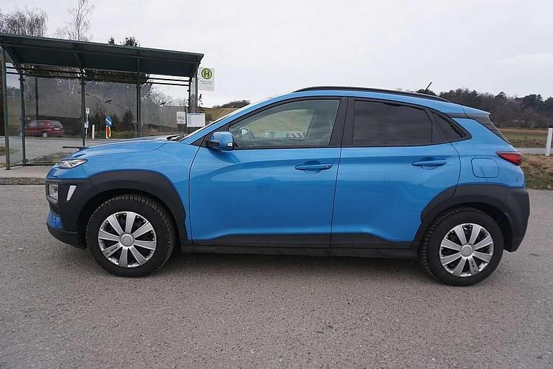 Gebraucht Hyundai Kona 120 PS (88 kW) 2019 Blau SUV