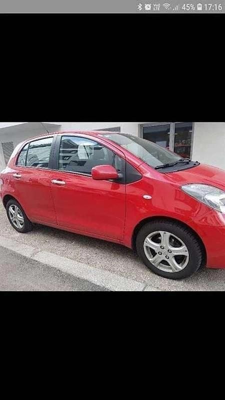 Gebraucht Toyota Yaris Luna 90 PS (66 kW) 2010 Rot Kleinwagen
