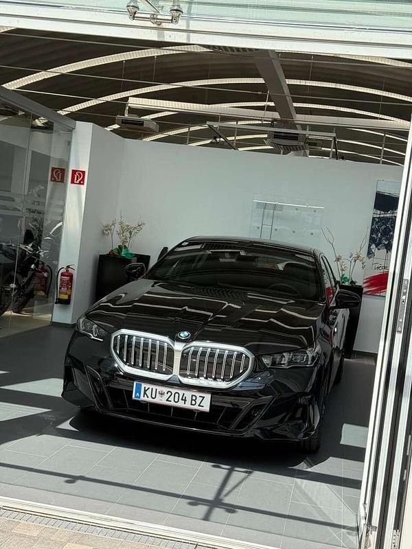 Gebraucht BMW 520 M Sport 197 PS (144 kW) 2024 Limousine