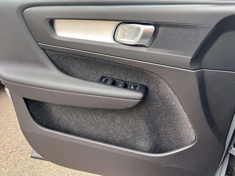 Gebraucht Volvo XC40 Core 163 PS (119 kW) 2025 Grau SUV