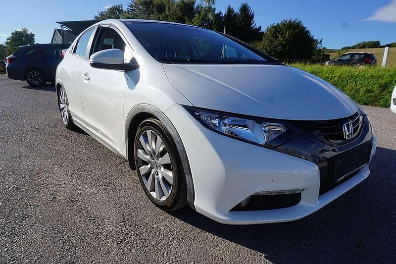 Gebraucht Honda Civic Sport 99 PS (72 kW) 2014 Weiß Limousine