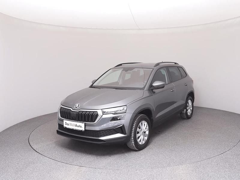 Mittelgrau metallic Gebraucht 2023 Skoda Karoq Ambition SUV | € 25.990 (Superpreis) - Bild 1/4