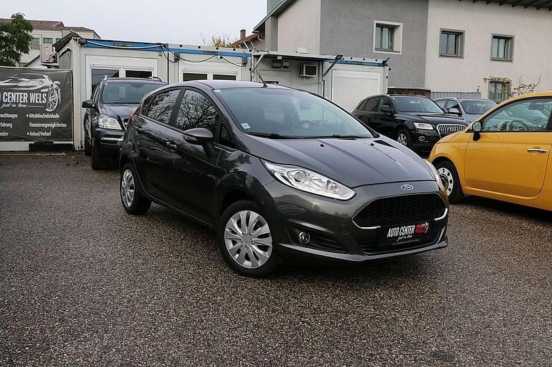 Grau Gebraucht 2017 Ford Fiesta Trend Kleinwagen | € 7.990 (Fairer Preis) - Bild 1/4