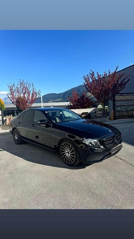 Schwarz Gebraucht 2018 Mercedes E200 Limousine | € 19.990 (Guter Preis) - Bild 1/4