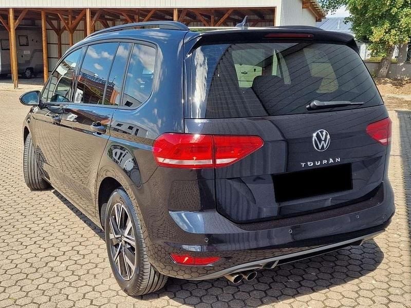 Gebraucht VW Touran Comfortline 150 PS (110 kW) 2023 Schwarz Van / Kleinbus