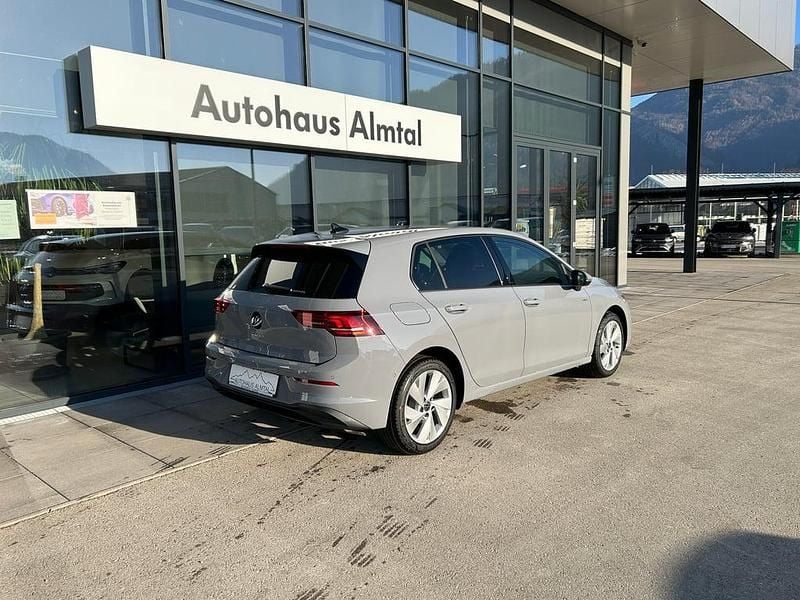 Gebraucht VW Golf VIII 115 PS (84 kW) 2026 Mittelgrau  normal