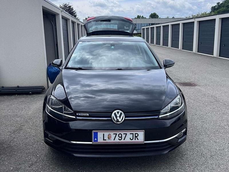Schwarz Gebraucht 2018 VW Golf VII Limousine | € 17.500 (Guter Preis) - Bild 1/4