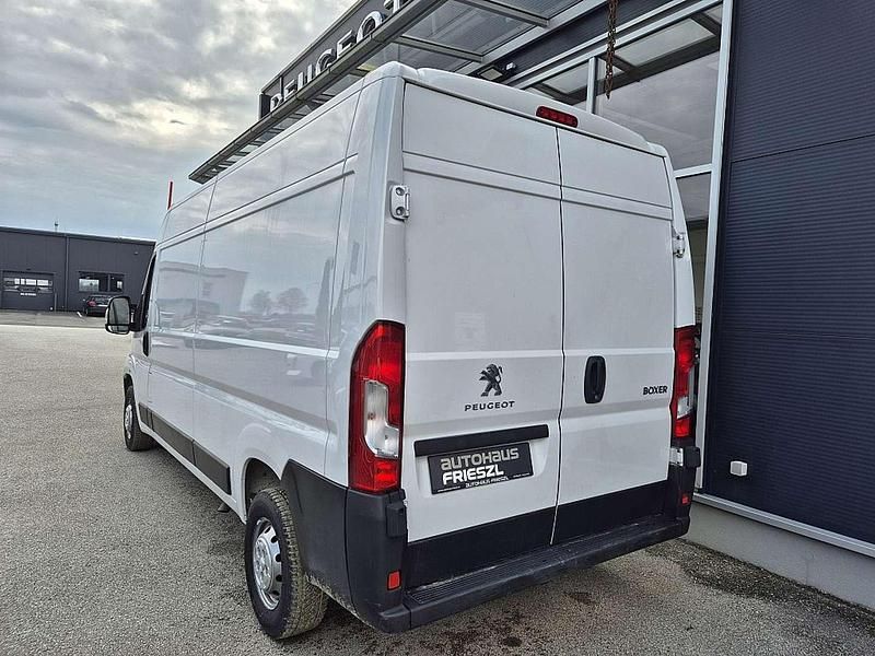 Gebraucht Peugeot Boxer 165 PS (121 kW) 2022 Weiß Van