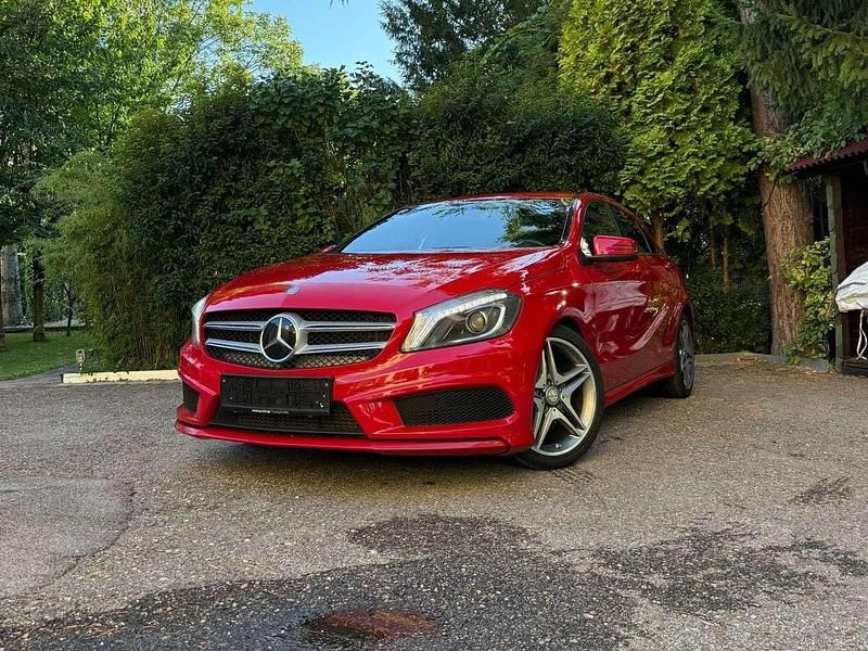 Rot Gebraucht 2015 Mercedes A180 AMG Limousine | € 15.000 (Fairer Preis) - Bild 1/4