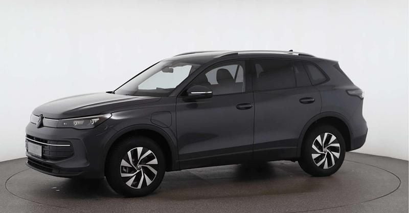 Mittelgrau metallic Neu 2025 VW Tiguan SUV | € 42.690 (Superpreis) - Bild 1/4