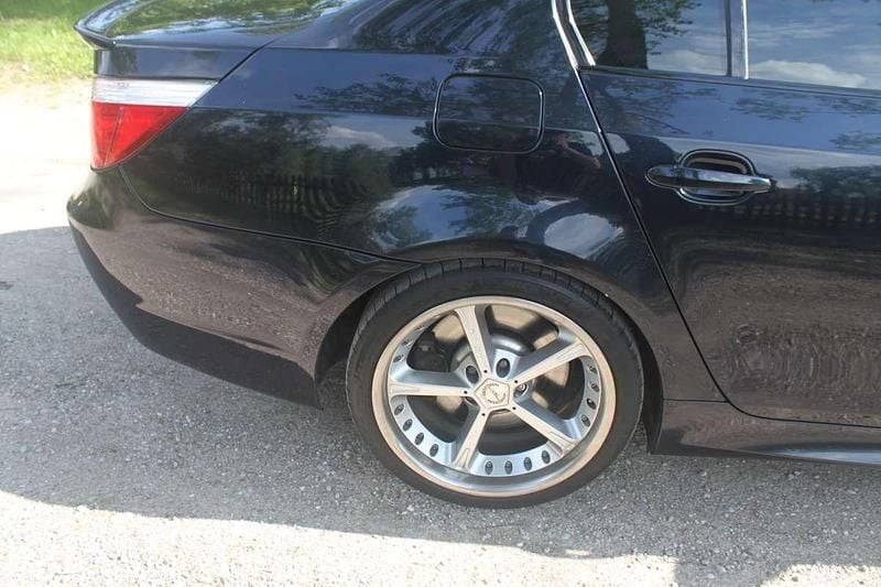 Gebraucht BMW 550 367 PS (269 kW) 2007 Schwarz Limousine