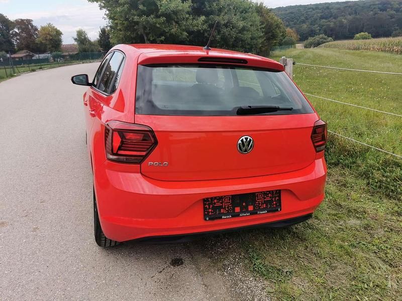 Gebraucht VW Polo Comfortline 80 PS (58 kW) 2019 Rot Limousine