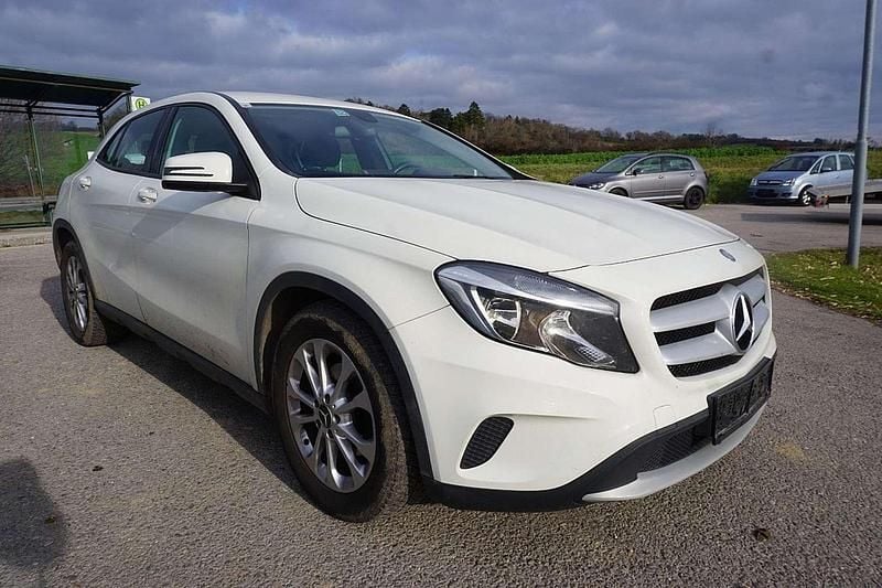 Gebraucht Mercedes GLA200 136 PS (100 kW) 2014 Weiß SUV