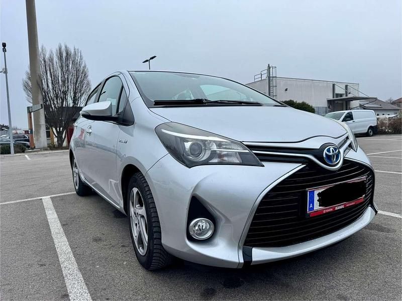 Gebraucht Toyota Yaris Hybrid Active 75 PS (55 kW) 2015 Limousine