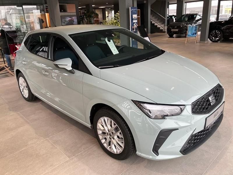 Neu Seat Ibiza Style 95 PS (69 kW) 2026 Hellgrau  metallic Kleinwagen