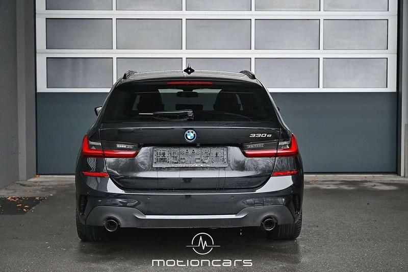 Gebraucht BMW 330e M Sport 184 PS (135 kW) 2022 Schwarz Kombi