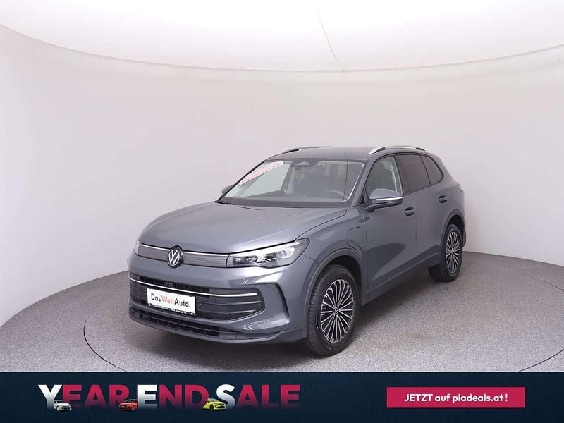 Mittelgrau metallic Neu 2025 VW Tiguan SUV | € 45.390 (Superpreis) - Bild 1/4
