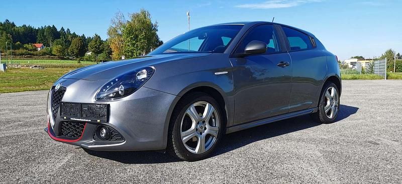 Grau Gebraucht 2016 Alfa Romeo Giulietta Super Limousine | € 5.900 (Superpreis) - Bild 1/4