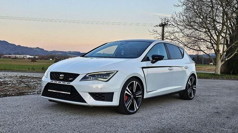 Silber Gebraucht 2014 Cupra Leon Limousine | € 10.590 - Bild 1/4