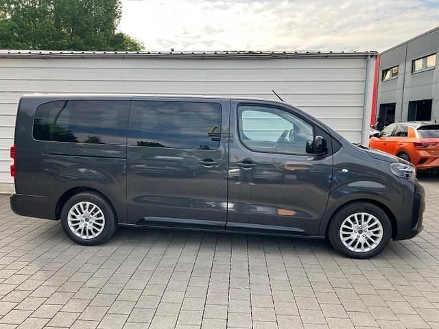 Gebraucht Peugeot Traveller 179 PS (131 kW) 2025 Grau sonderlackierung Van / Kleinbus
