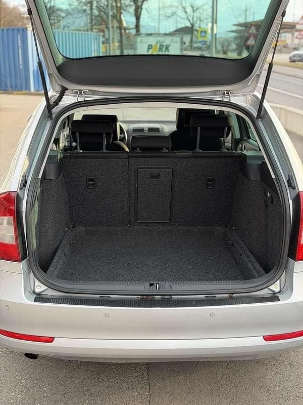 Gebraucht Skoda Octavia Elegance 105 PS (77 kW) 2012 Silber Kombi