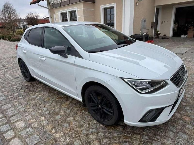 Weiß Gebraucht 2020 Seat Ibiza FR Limousine | € 9.990 (Superpreis) - Bild 1/4