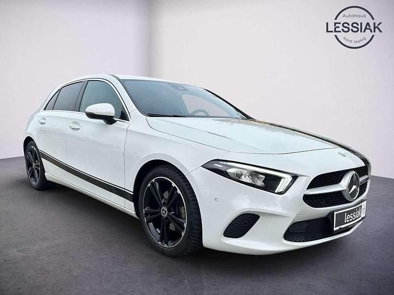 Gebraucht Mercedes A180 116 PS (85 kW) 2020 Weiß Limousine