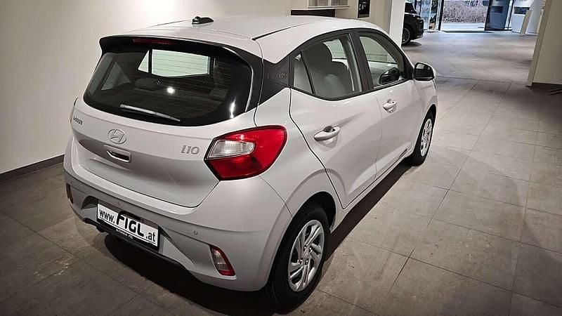 Neu Hyundai i10 63 PS (46 kW) 2025 Grau Kleinwagen