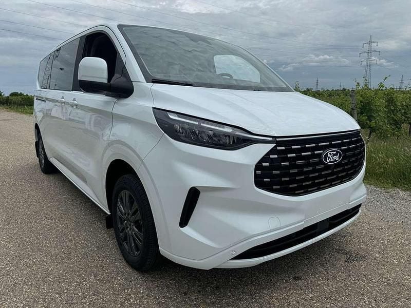 Gebraucht Ford Tourneo Titanium 150 PS (110 kW) 2024 Weiß Van / Kleinbus