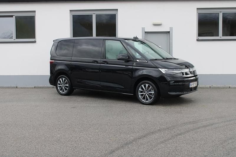 Neu VW Multivan Life 245 PS (180 kW) 2025 Schwarz  metallicperleffektno Van